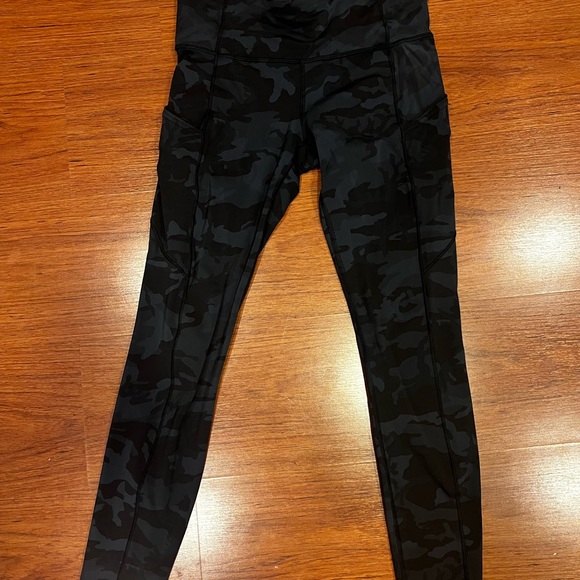 Lululemon Align 26” Leggings with Pockets - Picture 2 of 4